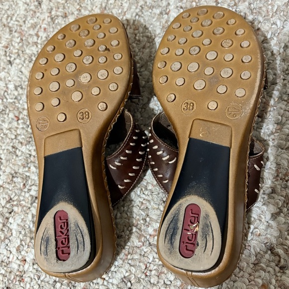 Rieker sz 38 (US 7) Brown Slip On Wedge w/Floral Design Padded Leather Footbed - Picture 7 of 8